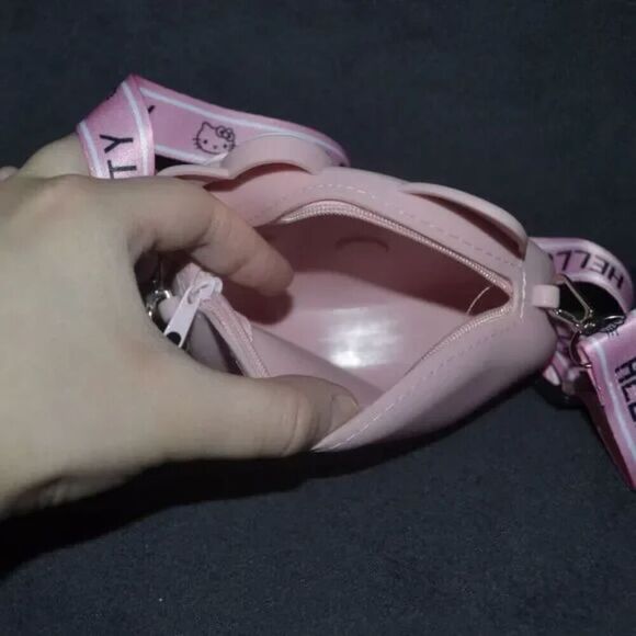 Mini Hello Kitty Pink Crossbody Bag Gift Bundle - Picture 3 of 10